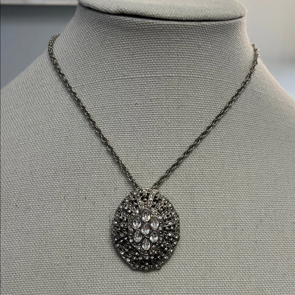 1928 JEWELRY(R) OVAL WHITE
CRYSTAL SILVER-TONE NECKLACE - Picture 2 of 5